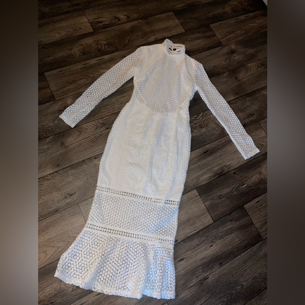 NWOT PLT White Embroidered Lace Long Sleeved Backless Bodycon Midi Dress